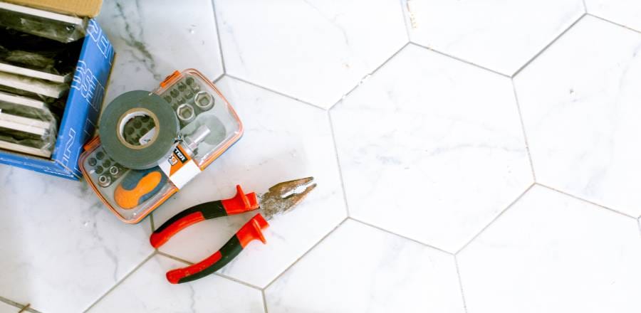 How to Dry Out Water Under Tiles 2
